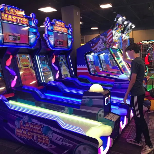 GameTime Kissimmee is a 24,000-square-foot Entertainment Venue located at the Promenade. GameTime offers a Mega Arcade with a full-service restaurant and sports bar. GameTime’s Mega Arcade has over 100 new and retro arcade games, prize machines, and other interactive games!