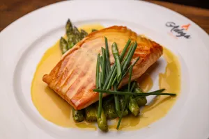 Pan-Seared Salmon – Light, fresh, and full of flavor. A wholesome choice that feels both healthy and satisfying, naturally gluten free and dairy free. Perfect for families in Kissimmee and Orlando who want balance without giving up taste.