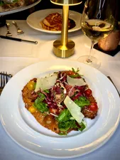 Milanesa Di Pollo E Insalata Tre Colore