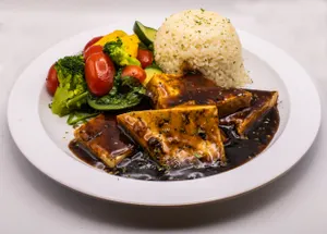 Vegetarian Tofu Main Meal: Seasonal Vegetables, white rice, grilled tofu, teriyaki sauce