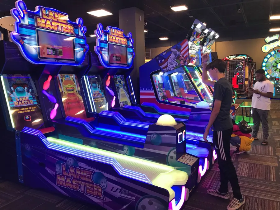 GameTime Kissimmee is a 24,000-square-foot Entertainment Venue located at the Promenade. GameTime offers a Mega Arcade with a full-service restaurant and sports bar. GameTime’s Mega Arcade has over 100 new and retro arcade games, prize machines, and other interactive games!