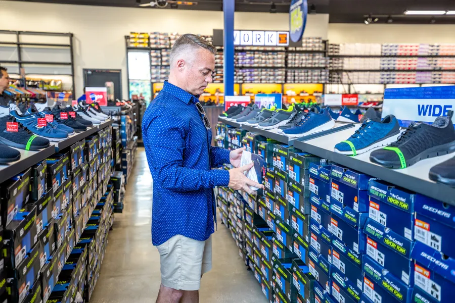 Comfortable to cutting-edge...high-style to high-speed… Skechers is a global brand offering athletic, casual and fashionable footwear lines for every age, trend and lifestyle around the world.