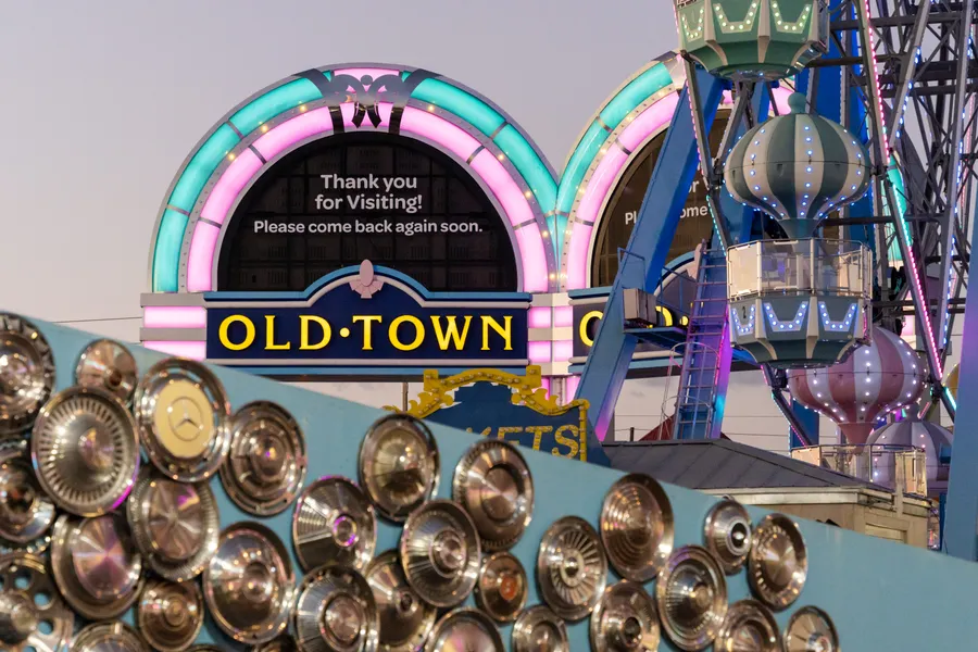Old Town's Famous Jukebox sign and Ferris Wheel.