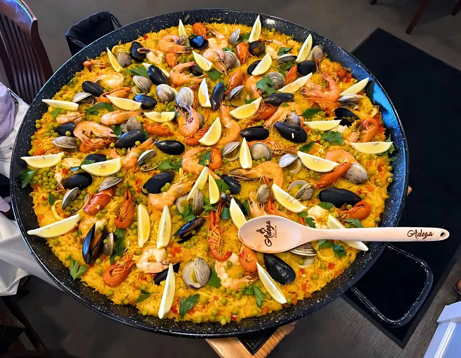 Savor our Sunday seafood paella, crafted by a specialized chef in a traditional paella pan. This authentic paella recipe blends fresh seafood with saffron rice, available only with the Full Churrasco Experience. Join us Sundays (2:00 PM – until it lasts) for the best brunch Orlando, brunch near me, brunch Winter Park, and even brunch Jacksonville FL.