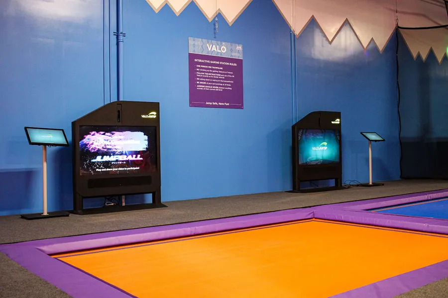 VALO JUMP INTERACTIVE TRAMPOLINE. TWO PLAYER!