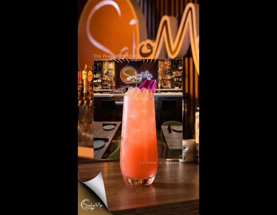 A creation as delicate as it is captivating, where pink hues, pearled details, and exotic notes come together to deliver an experience that shines from the very first glance.