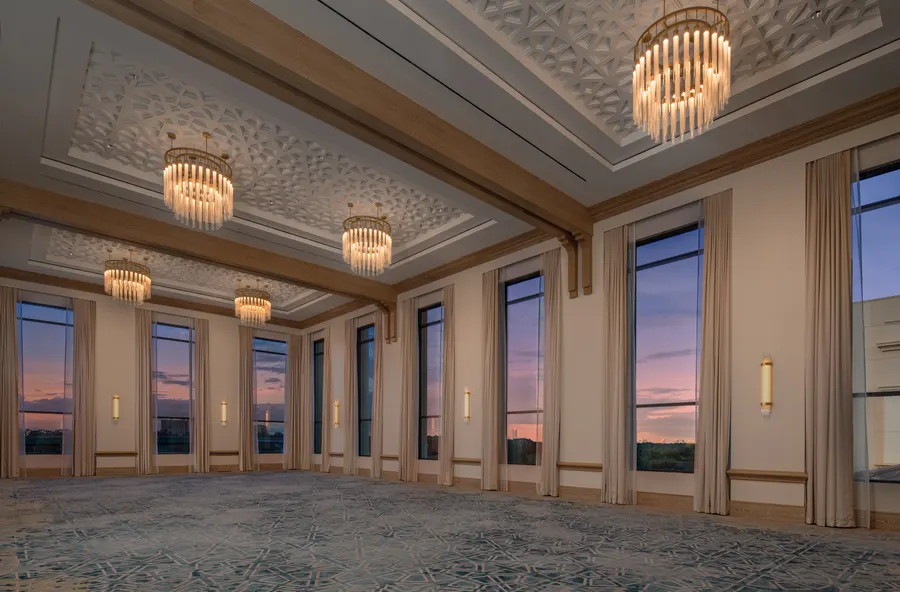 Citrus Ballroom – A bright and inviting ballroom surrounded by expansive windows that fill the space with natural daylight.
